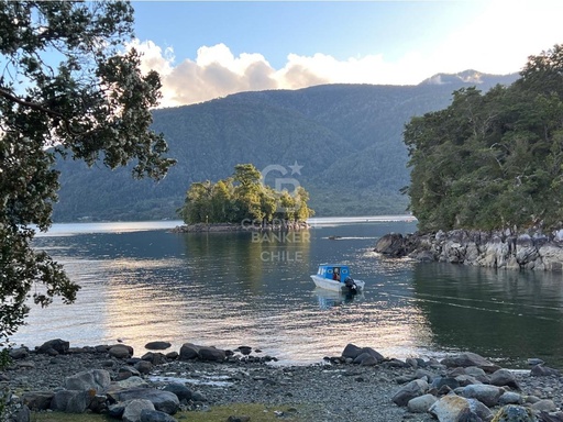 Paraíso en Isla Llancahué, Hualaihue Patagonia Chilena