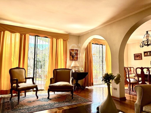 Amplia y cómoda, sector residencial