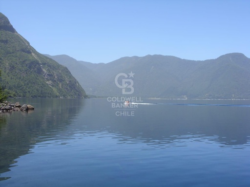 Excepcional sitio frente al lago Colico