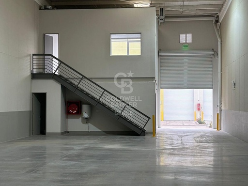 Bodega con Oficinas entrega Inmediata