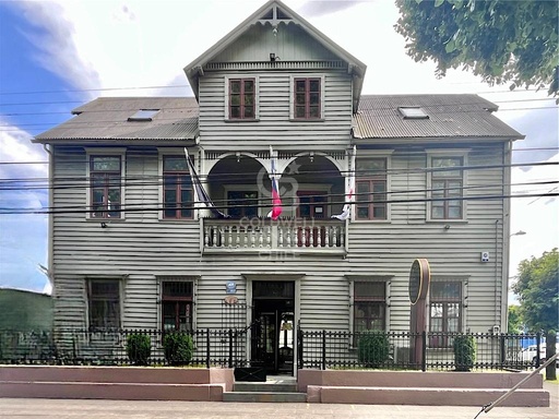 Hermosa Casa Patrimonial en Avenida.