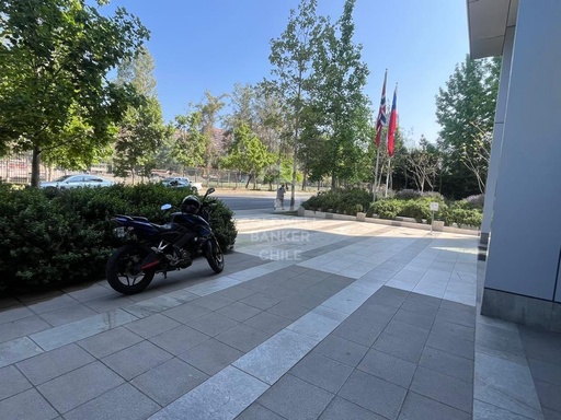 Arriendo Local en calle Los Militares