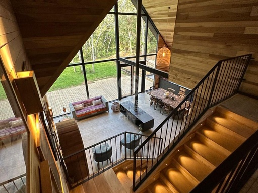 Moderna casa en bosque nativo en Reserva Santa Clara