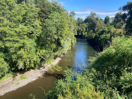 Paraíso Natural en Osorno: Lodge con Río y Actividades