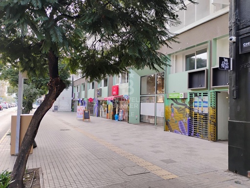 Local comercial de 44m2 sobre Av. Irarrázaval