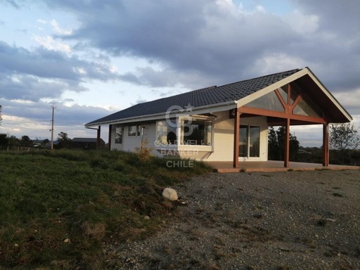 Casa Amoblada en Puerto Varas con Extenso Terreno