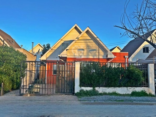 Hermosa Casa en Calle Larga