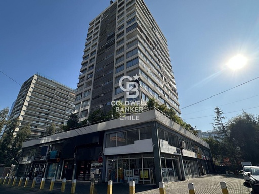 Local Comercial Estratégico de 2 Pisos en Arriendo