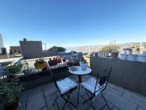 Tríplex con Terraza y Vista al Mar en Cerro Alegre