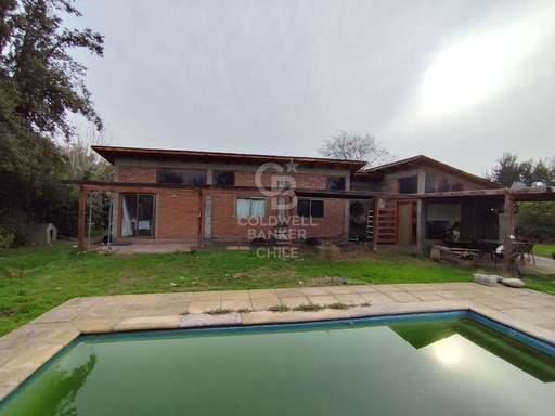 Arriendo casa en parcela en Colina