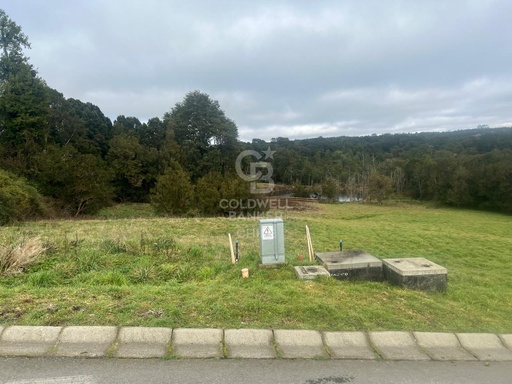 Parcela con bosque y laguna en Exclusivo Condominio