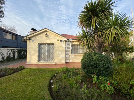 Venta de Casa Familiar con Piscina y Jardín Formado