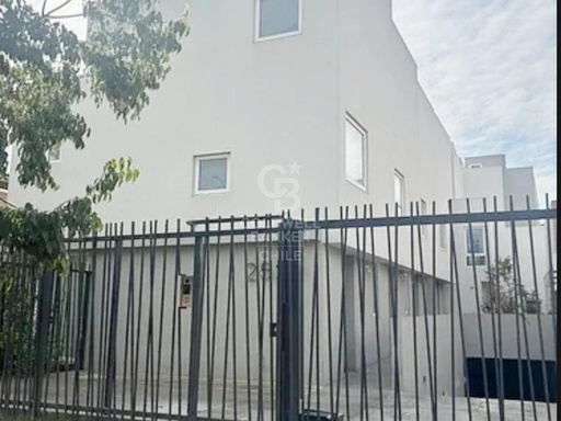 Exclusivo Townhouse 3D 3B con patio y terraza – Providencia