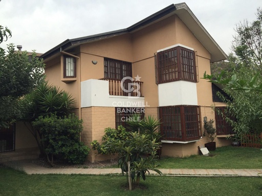 Cómoda casa con amplio jardín - La Aurora Vitacura