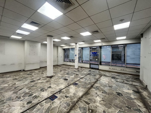 Gran Local Comercial en calle Bandera