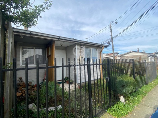 Casa en esquina: Ideal comercial/hogar, alta conectividad.