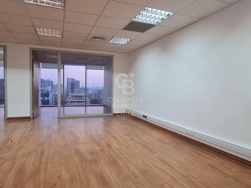 Amplia oficina en arriendo