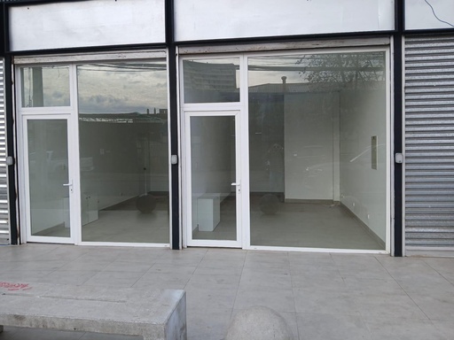 Local Comercial de 12 m2 en Strip Center
