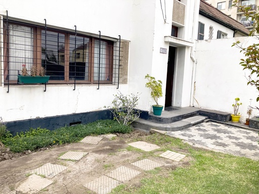 Calle tranquila cercana a Barrio Italia