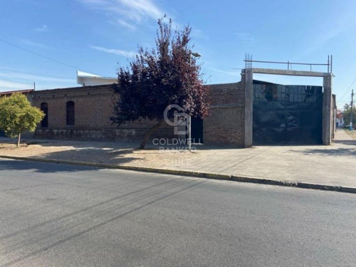 Casa Comercial con amplio terreno y galpon